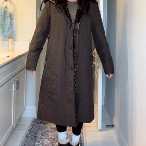 Brown Trench Coat with Classic Tailored Look and High Collar
